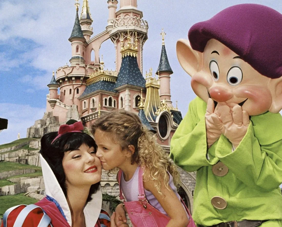 Zámek Šípkové Růženky v Disneylandu v Paříži